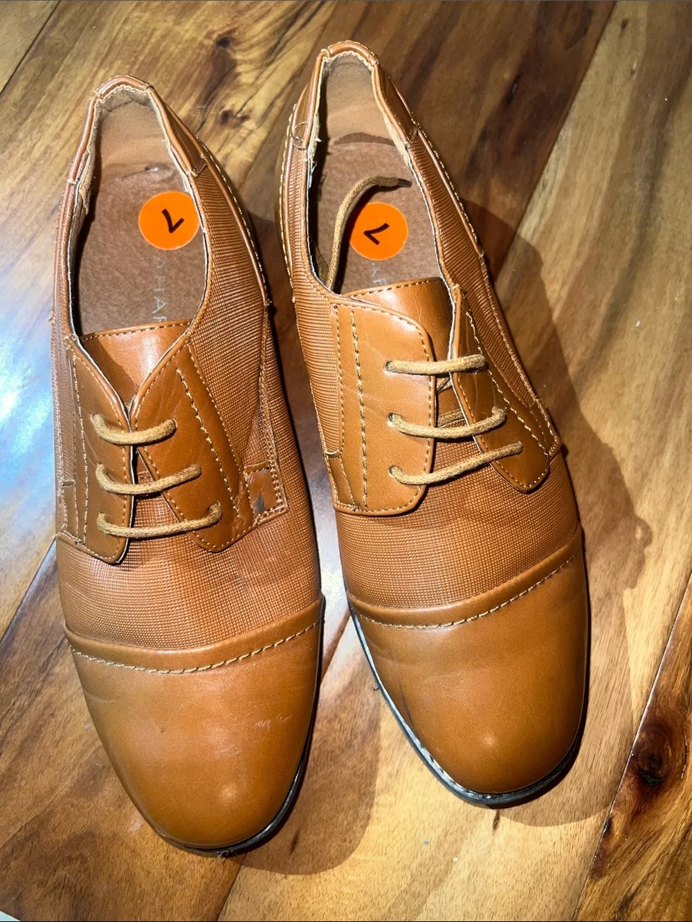 Tahari  *Folley* Lace up Oxford Shoes.